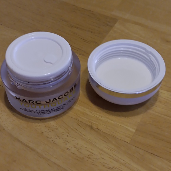 Marc Jacobs Youthquake Coconut Crème Glycolic Facial NWT - Picture 3 of 3
